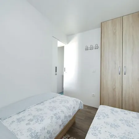 Mobile Safir Casa de Férias Biograd Na Moru